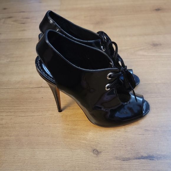 Manolo Blahnik Tie-Up Heels - Picture 4 of 11